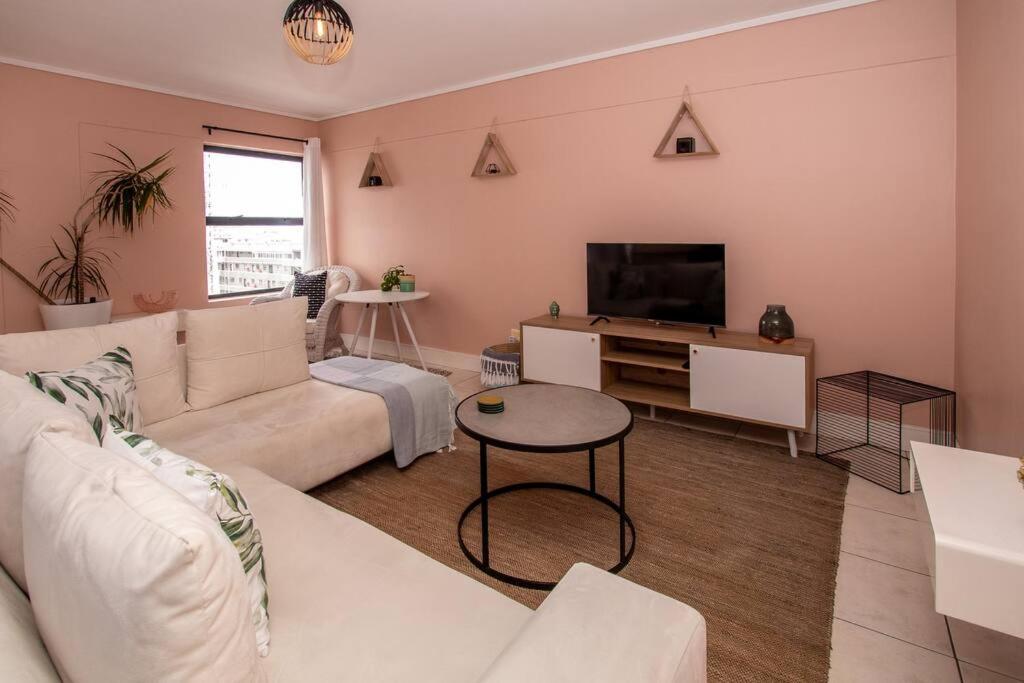 Beautiful One Bed Atlantica Apartment Cape Town